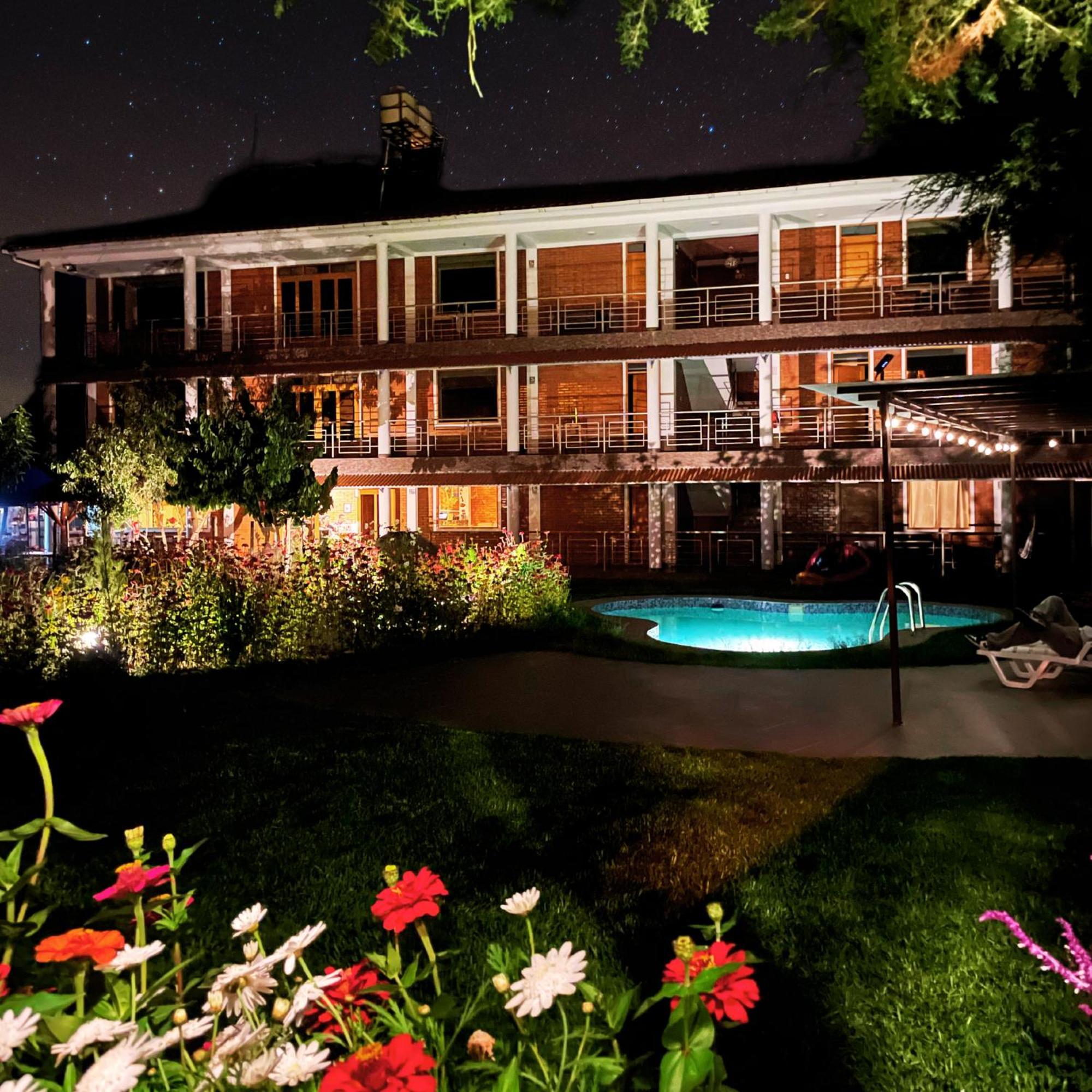 Runaway Eco Hotel Carhuaz ภายนอก รูปภาพ