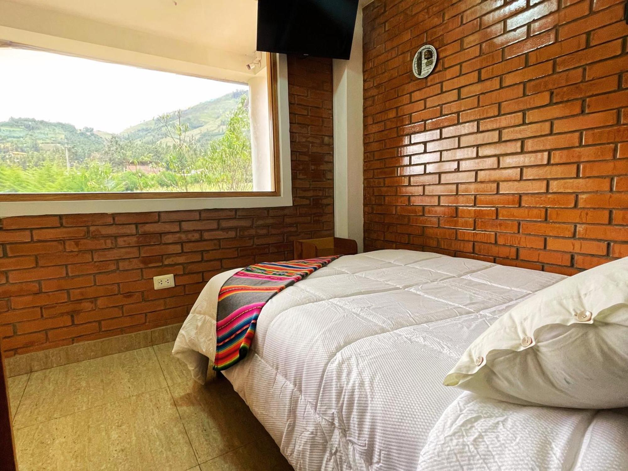 Runaway Eco Hotel Carhuaz ภายนอก รูปภาพ
